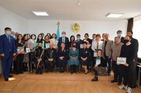 Консерватория ректоры өнер-білім ордасының ұжымына мемлекеттік наградаларды табыстады