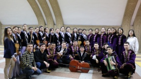 Құрманғазы атындағы ҚҰК студенттері Алматы қаласының метрополитенінде флешмоб ұйымдастырды.