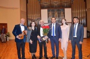 Шведтік музыкант, өнертанушы, жазушы, академик Михаил Казиниктің қайырымдылық концерті өтті