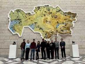 Шетелдік студенттерді бейімдеу, көшіқон полициясына тіркеу