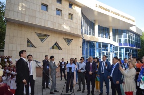 Алматыда Қазақстан шығармашылық зиялы қауымының бірінші конгресі өз жұмысын бастады